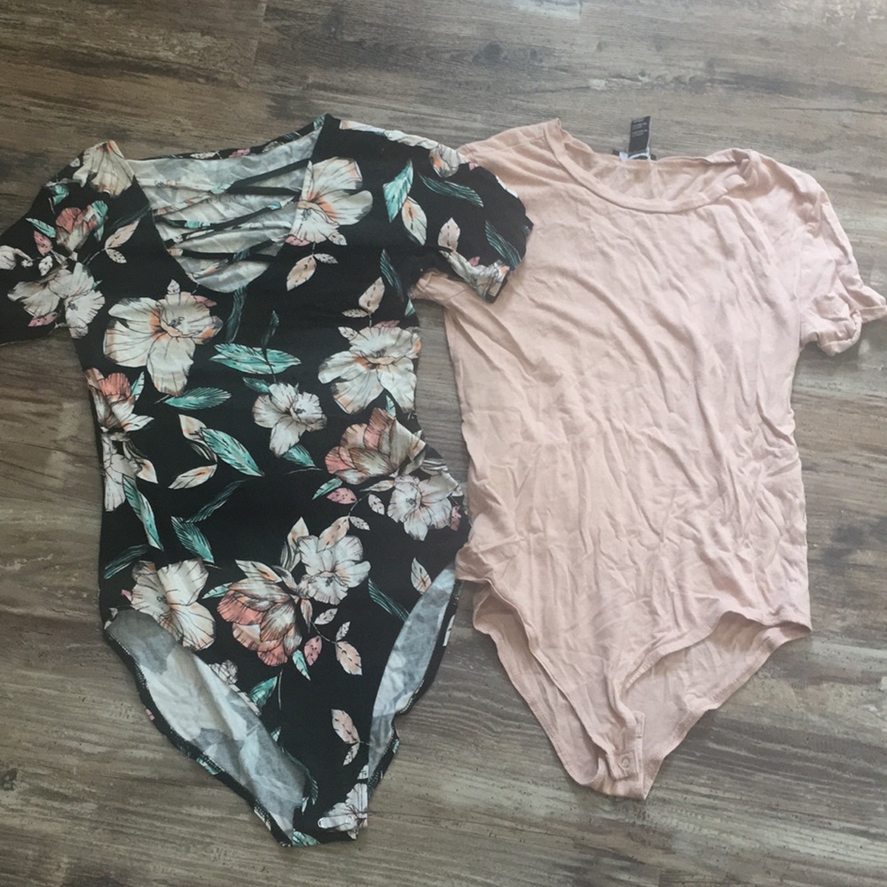 2 bodysuits floral and pink